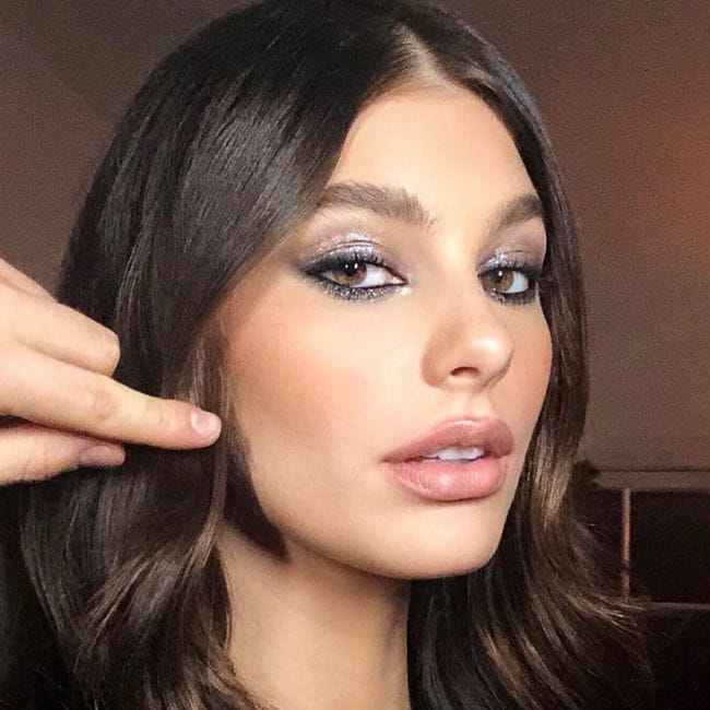 5 Ideias de Títulos:
1. Maquiagem para Madrinhas 2026: Tendências Glow e Elegância
2. Guia Completo: Maquiagem para Casamento de Dia e Noite
3. Dicas de Maquiagem para Pele Madura: Realce sua Beleza
4. Quanto Custa a Maquiagem de Madrinha? Planejamento e Orçamento
5. Harmonizando Maquiagem e Vestido: O Guia Definitivo para Madrinhas