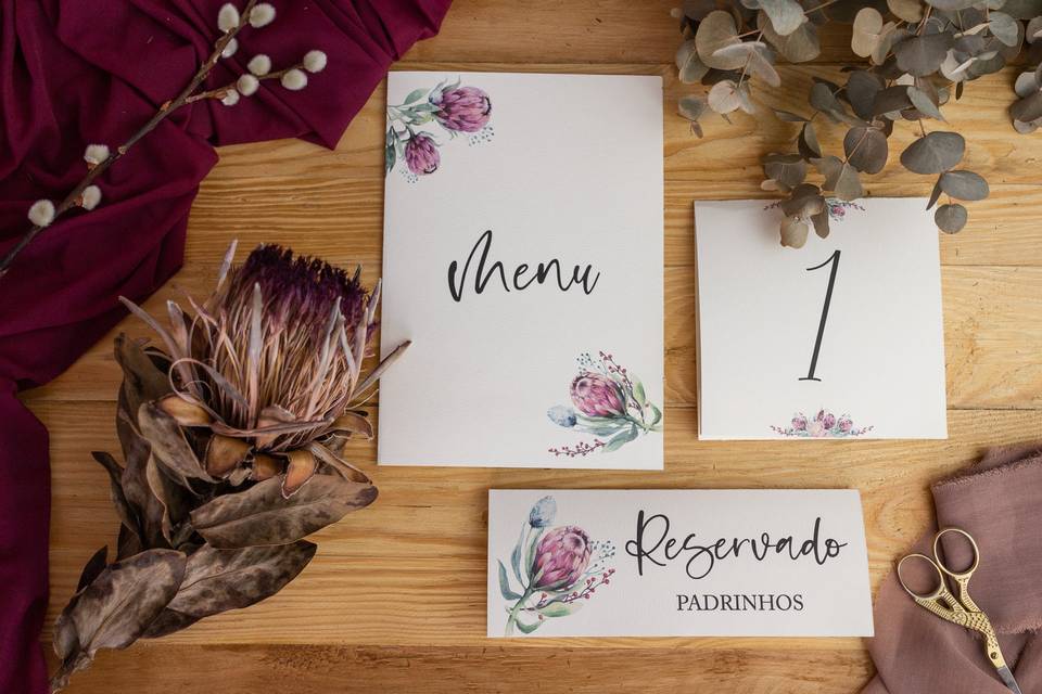 Top 5 Lojas Online para Comprar Marcadores de Lugar Personalizados