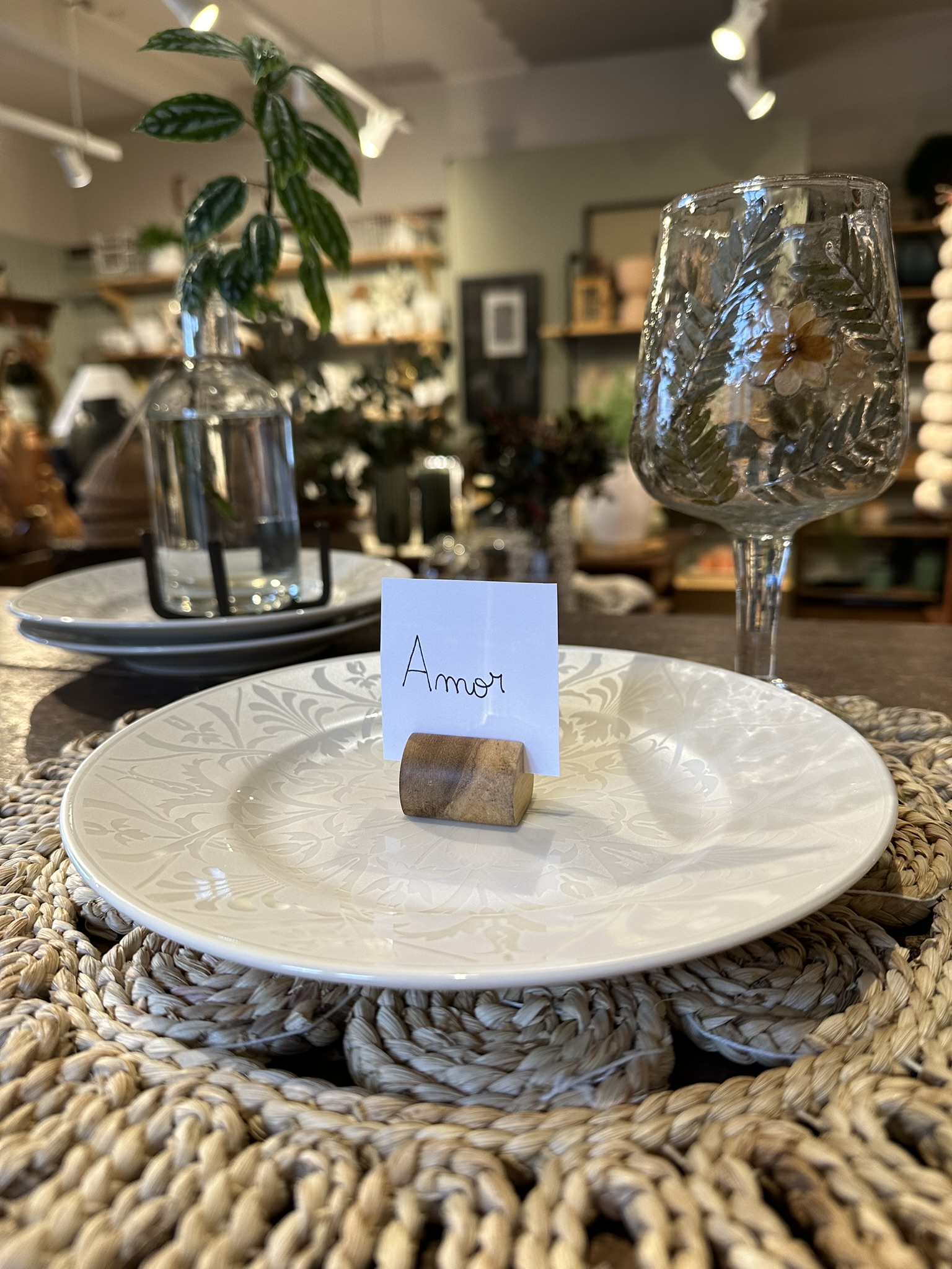 A Etiqueta dos Marcadores de Lugar: Onde Posicionar e Por Que Usar