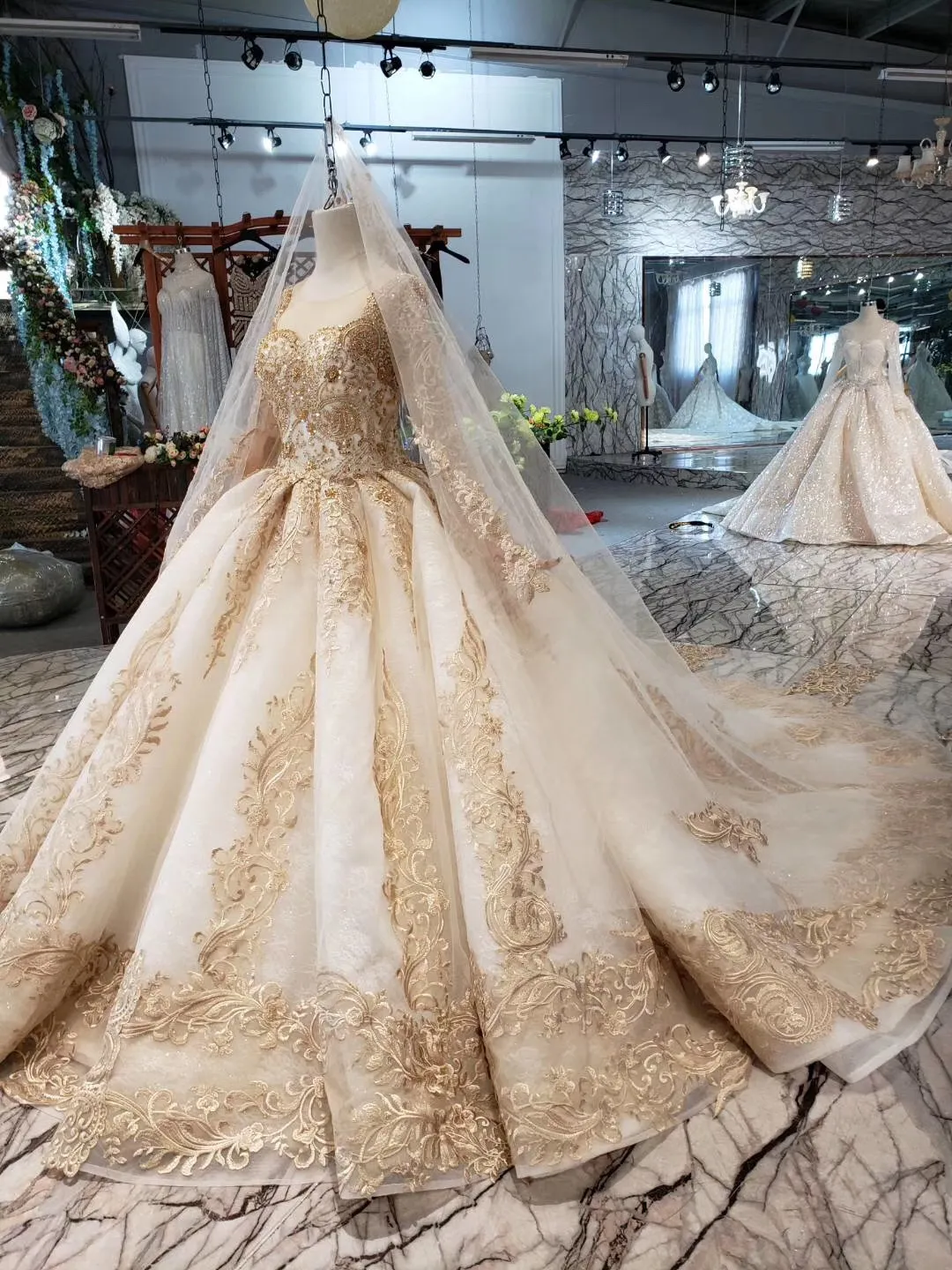 quanto custa um vestido de noiva dourado luxuoso