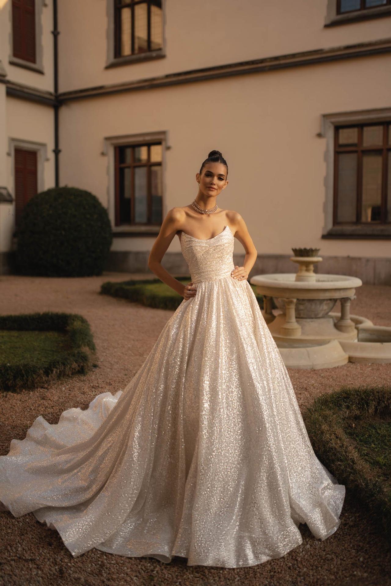 ideias vestido de noiva dourado para casamento luxuoso