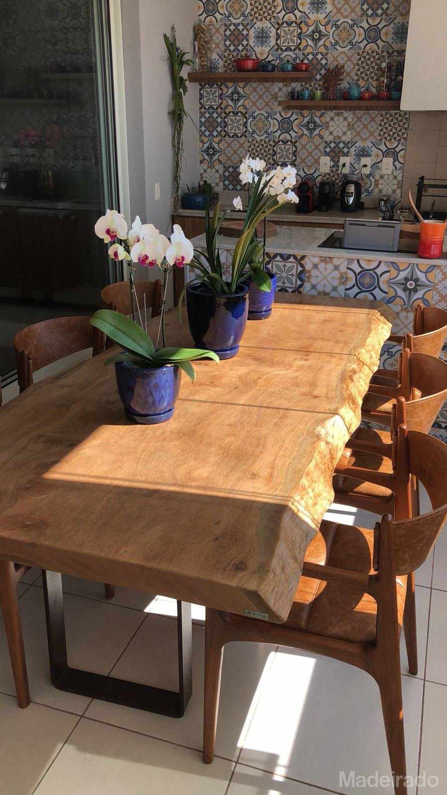 mesa de madeira de demolicao