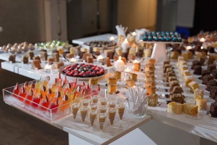 mesa de sobremesas para eventos corporativos