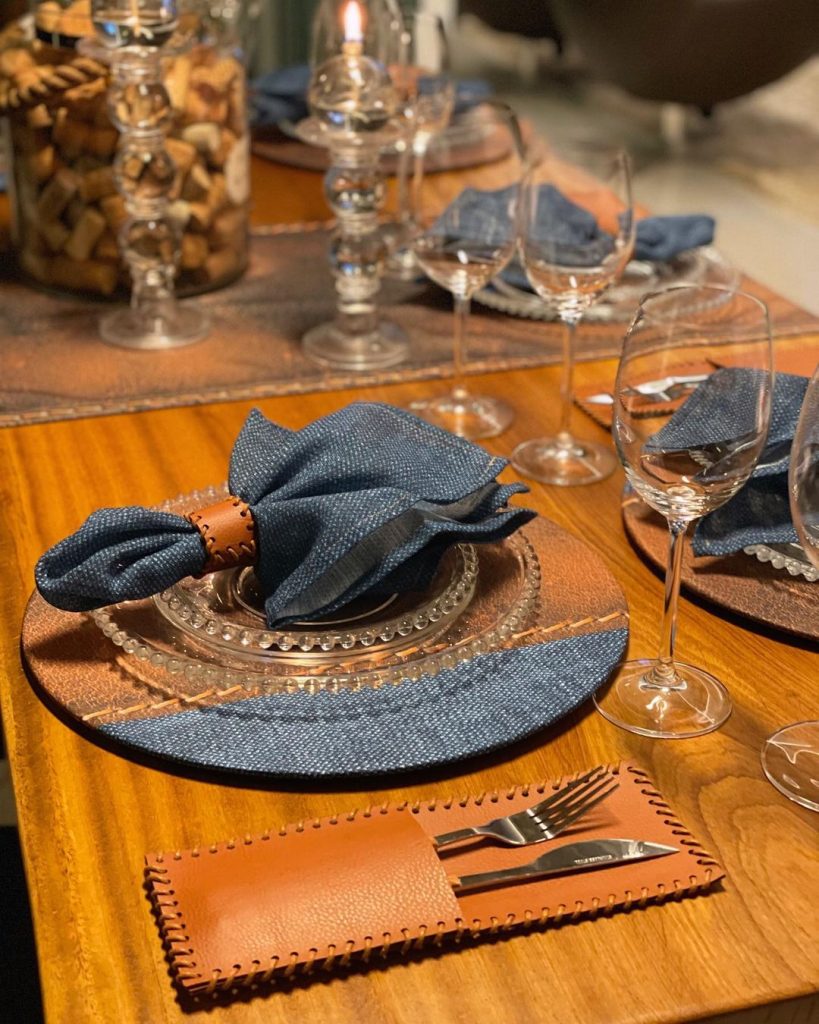 etiqueta à mesa