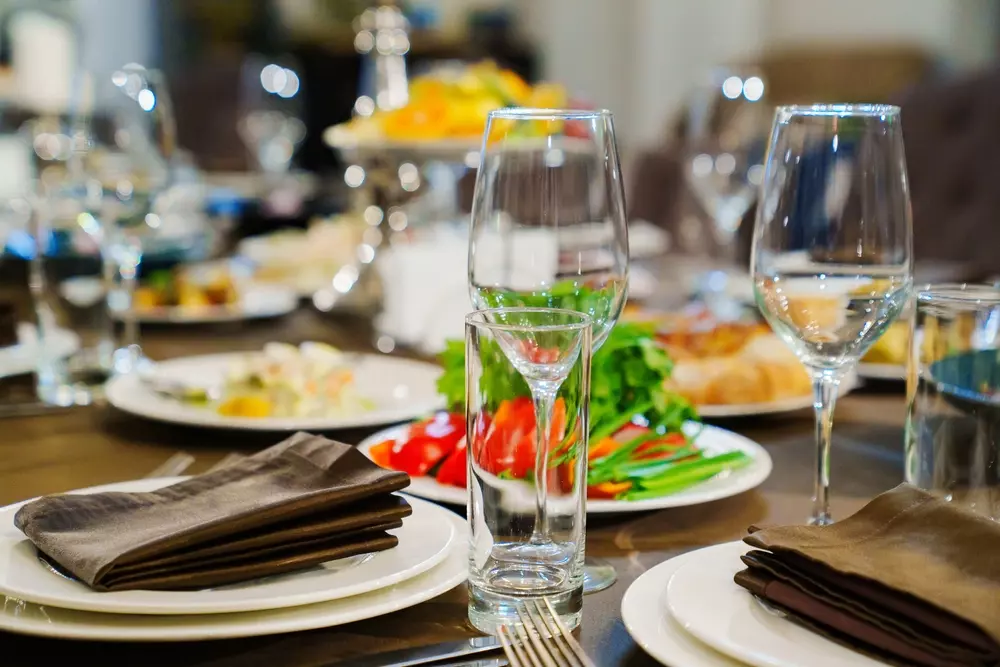 etiqueta à mesa
