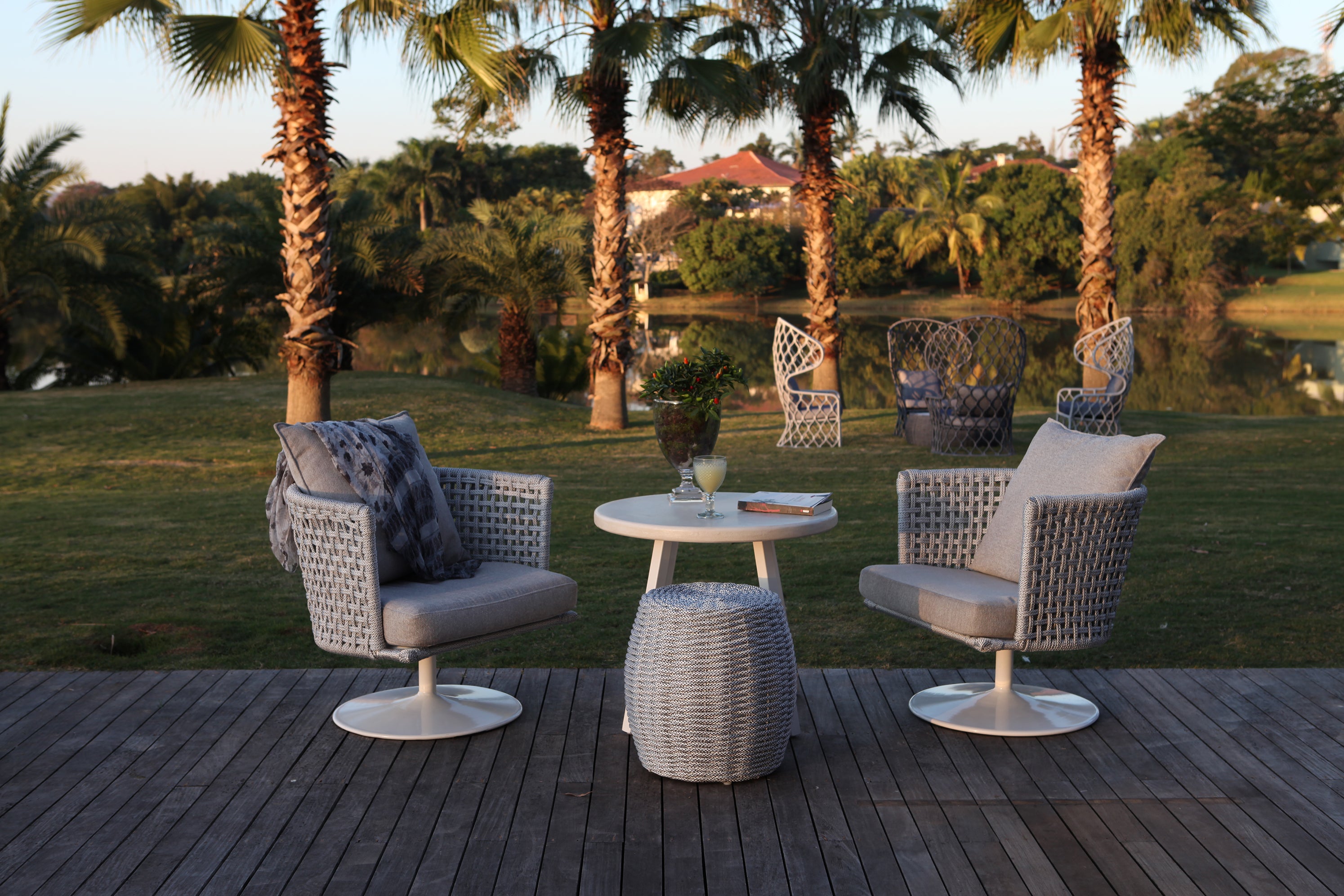 Tendências em design de mesas laterais para 2024