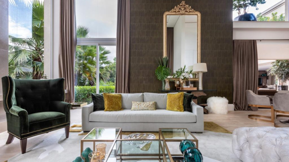 Peças Icônicas e Onde Comprar
2. A Elegância Atemporal dos Móveis Clássicos: Descubra os Segredos do Design
3. Móveis Clássicos vs. Design Moderno: Qual Escolher para Sua Casa?
4. Como Incorporar Móveis Clássicos em Ambientes Contemporâneos
5. Os Materiais Nobres e Acabamentos que Definem os Móveis Clássicos