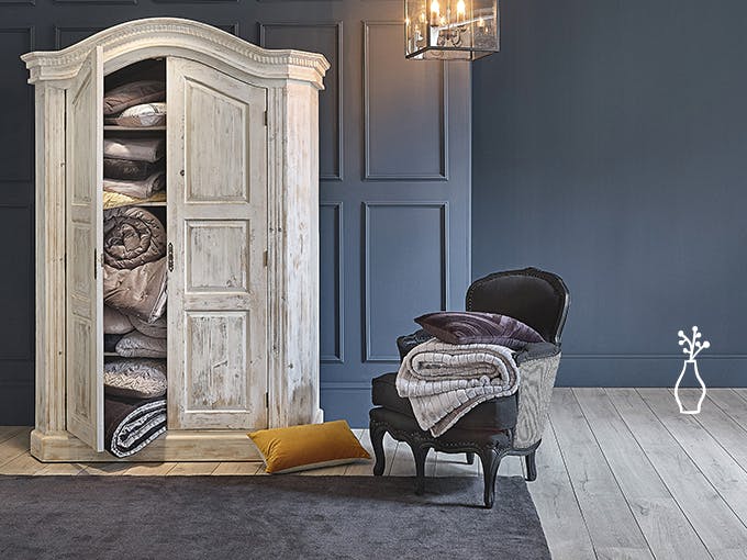 Peças Icônicas e Onde Comprar
2. A Elegância Atemporal dos Móveis Clássicos: Descubra os Segredos do Design
3. Móveis Clássicos vs. Design Moderno: Qual Escolher para Sua Casa?
4. Como Incorporar Móveis Clássicos em Ambientes Contemporâneos
5. Os Materiais Nobres e Acabamentos que Definem os Móveis Clássicos