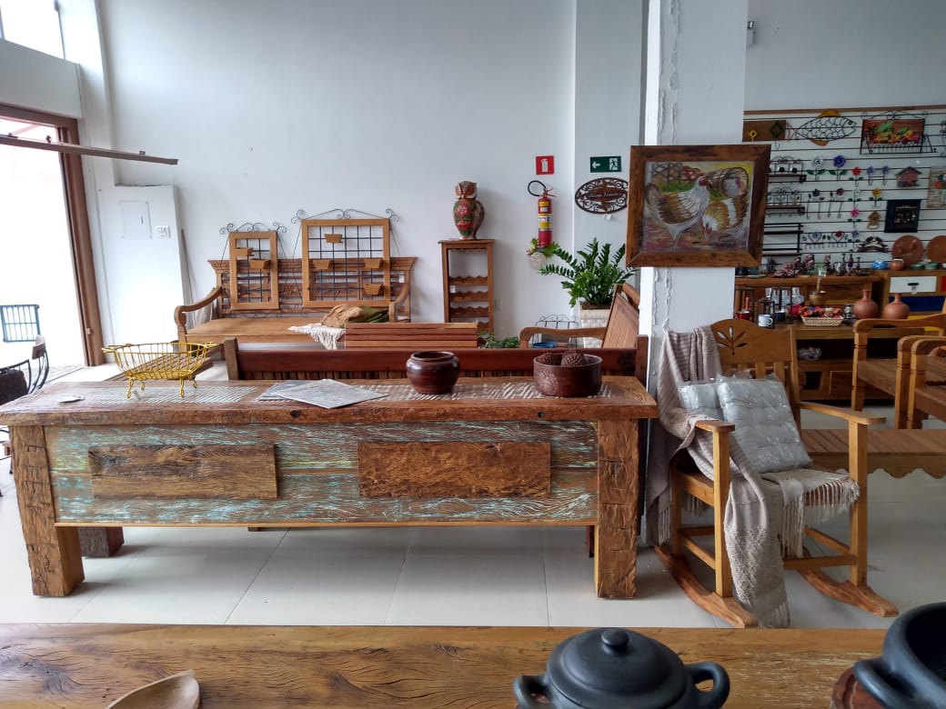 Como Escolher a Madeira Ideal para Móveis Rústicos de Eventos