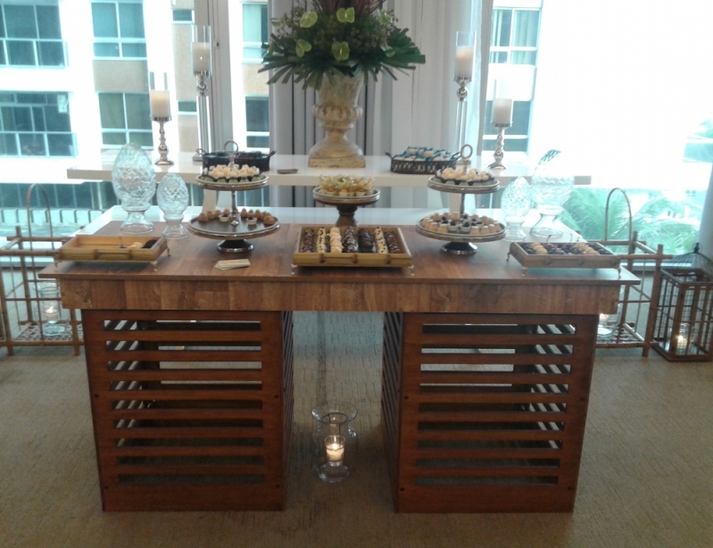 Como Escolher a Madeira Ideal para Móveis Rústicos de Eventos