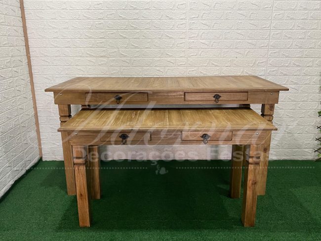 Aluguel de Móveis Rústicos vs. Compra: Qual a Melhor Opção para seu Evento?