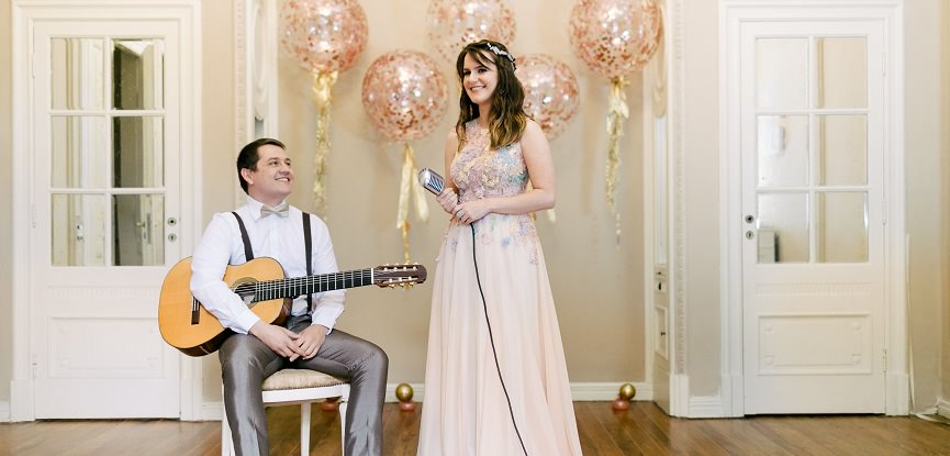 5 ideias de títulos:
1. As Melhores Músicas para a Entrada dos Noivos: Um Guia Completo
2. Como Escolher a Música Perfeita para a Sua Entrada de Casamento
3. Top 10 Músicas Internacionais para uma Entrada de Casamento Inesquecível
4. Clássicos e Retrô: Músicas Atemporais para a Entrada dos Noivos
5. Músicas Românticas Modernas para uma Entrada Emocionante no Casamento