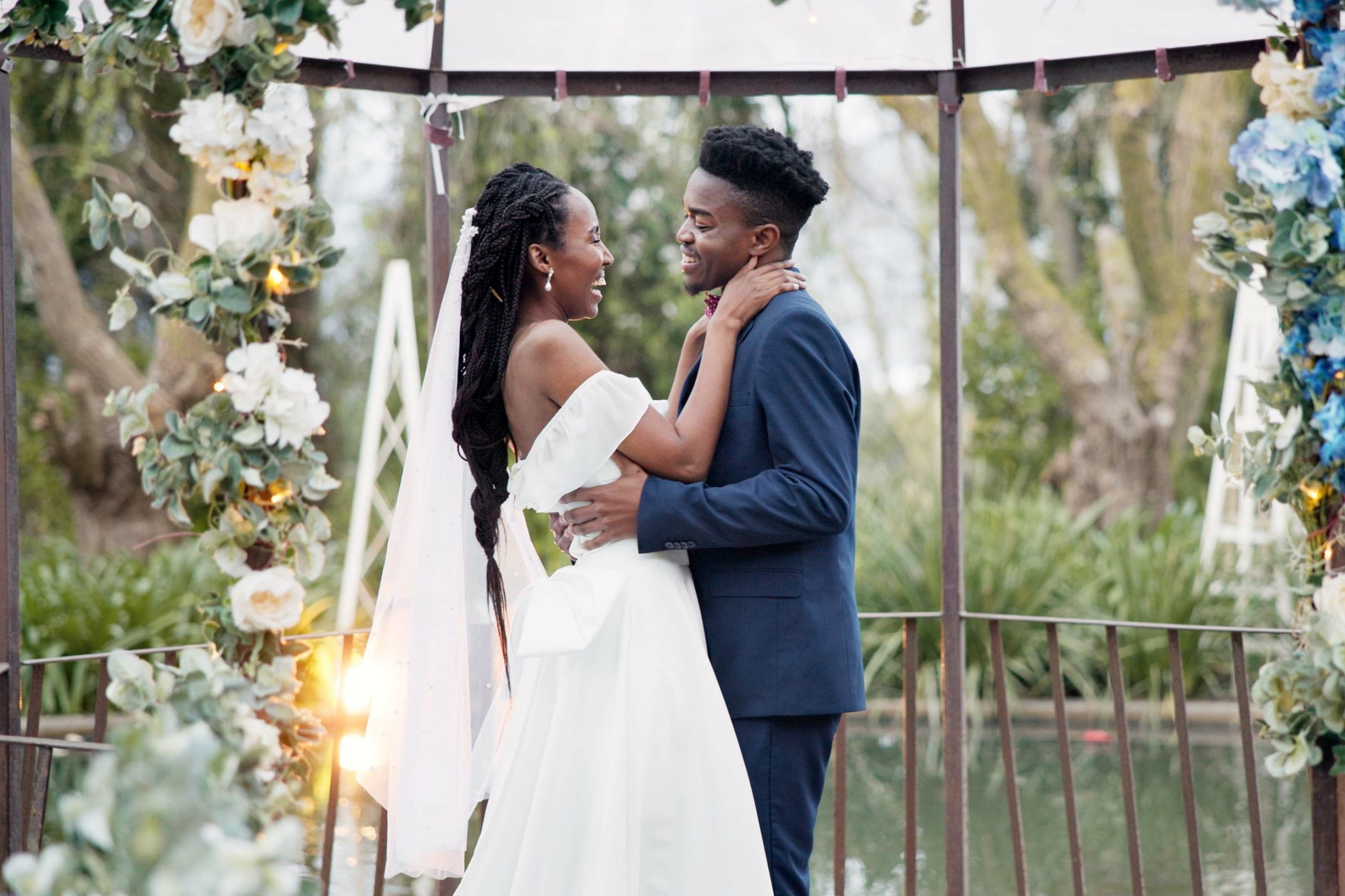 5 ideias de títulos:
1. As Melhores Músicas para a Entrada dos Noivos: Um Guia Completo
2. Como Escolher a Música Perfeita para a Sua Entrada de Casamento
3. Top 10 Músicas Internacionais para uma Entrada de Casamento Inesquecível
4. Clássicos e Retrô: Músicas Atemporais para a Entrada dos Noivos
5. Músicas Românticas Modernas para uma Entrada Emocionante no Casamento