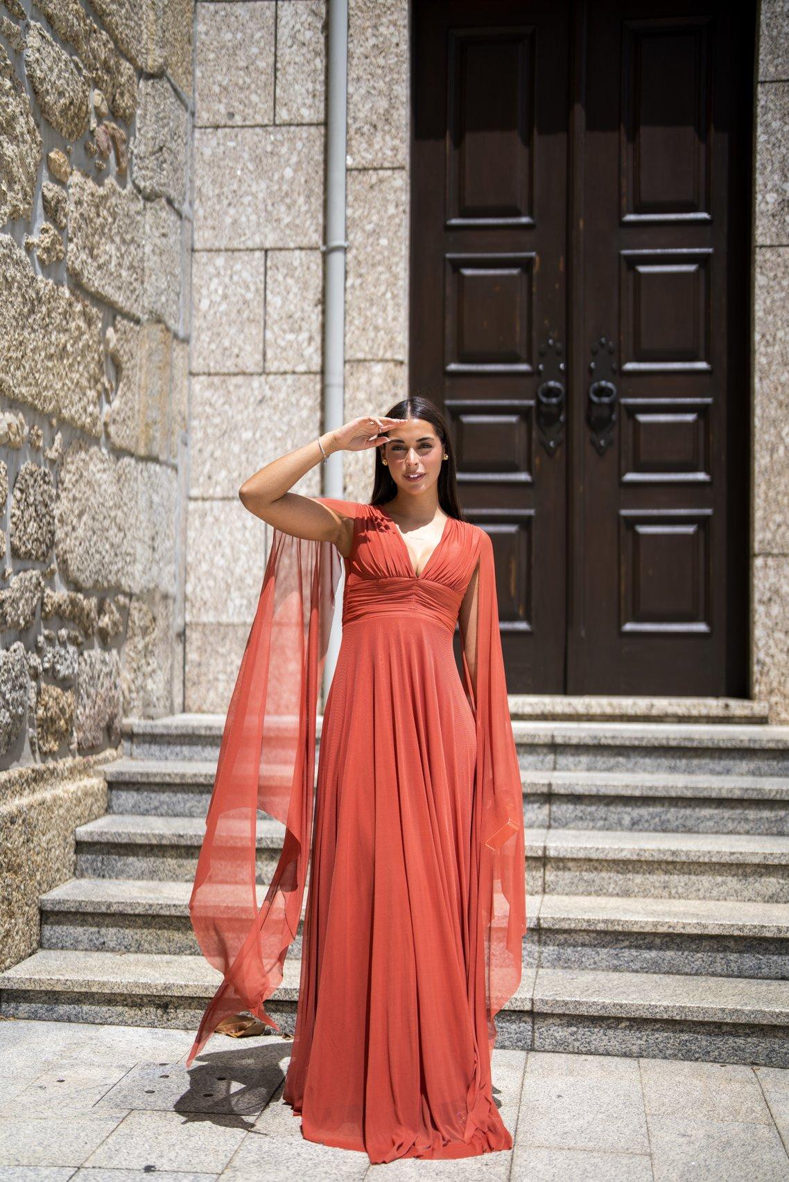 vestido midi vs longo casamento a tarde