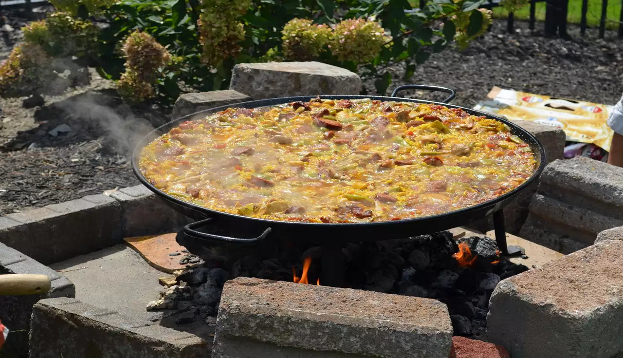 Quanto custa um buffet de paella para 100 convidados?