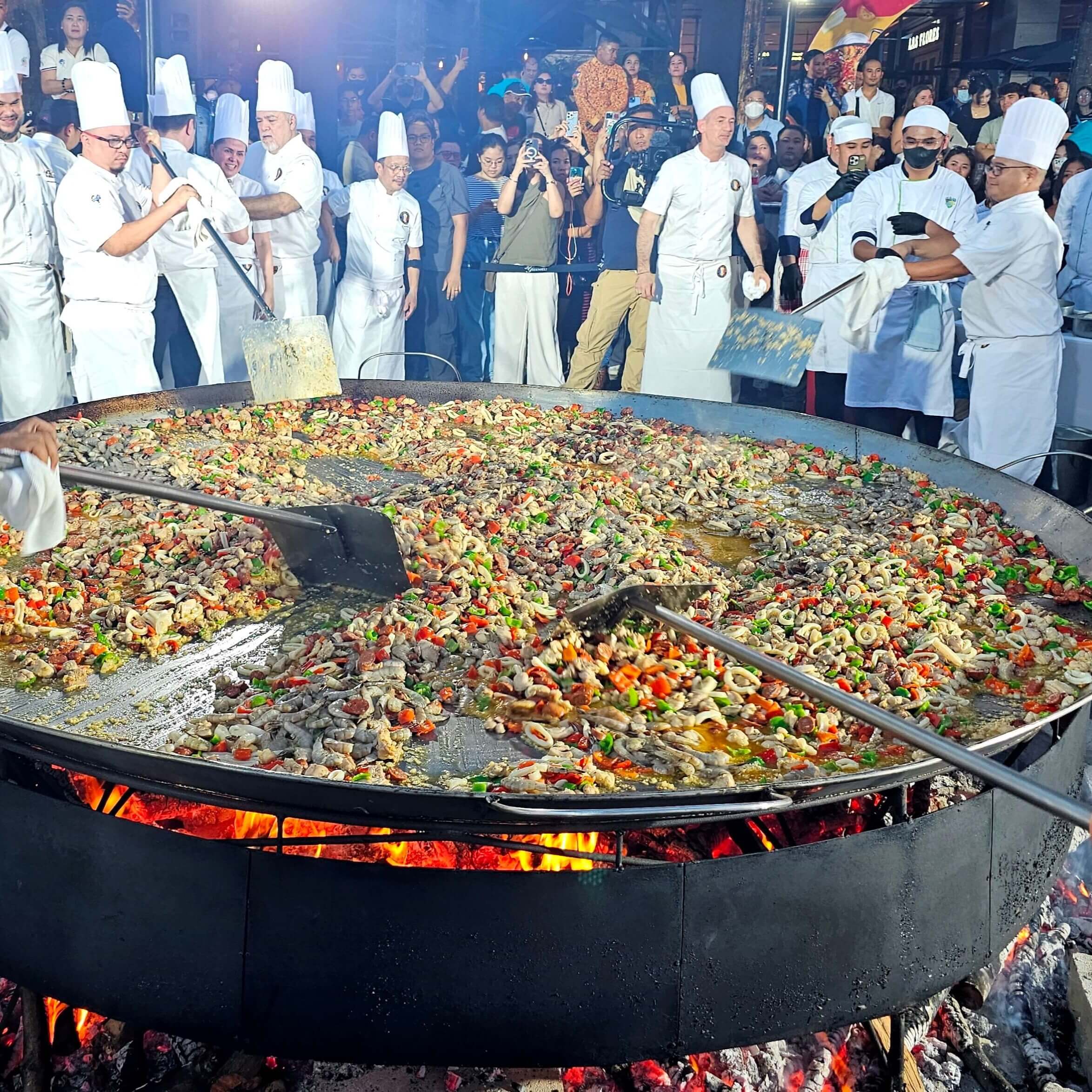 Os melhores fornecedores de paella gigante para eventos no Brasil