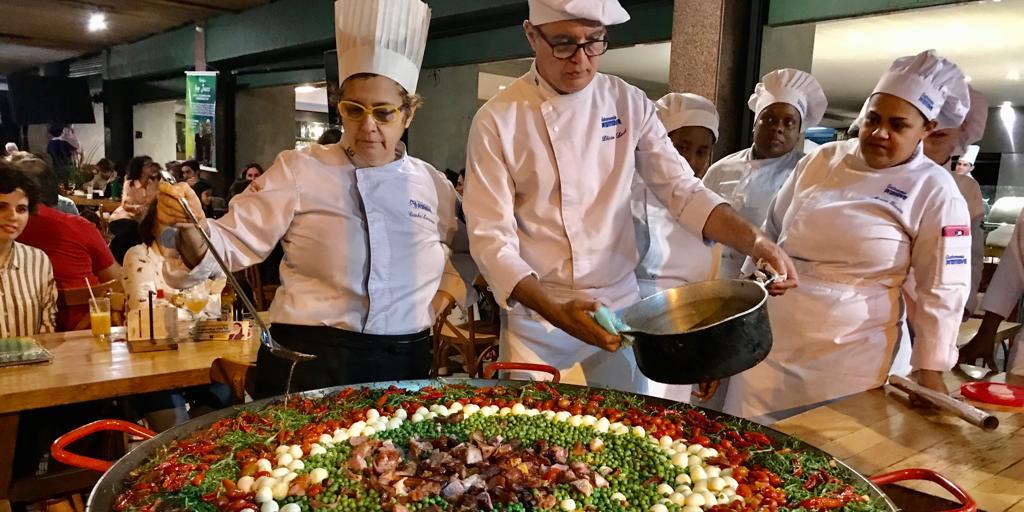 Quanto custa um buffet de paella para 100 convidados?