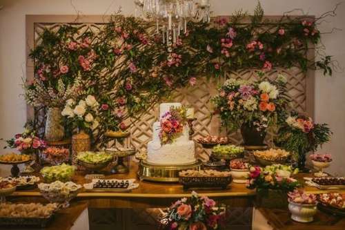 Orquídeas e Lírios para seu Evento
3. Do Rústico ao Moderno: Como Escolher o Painel de Flores Ideal
4. DIY: Crie seu Próprio Painel de Flores Econômico e Lindo
5. Onde Encontrar e Comprar Painéis de Flores para Festas: Guia Completo