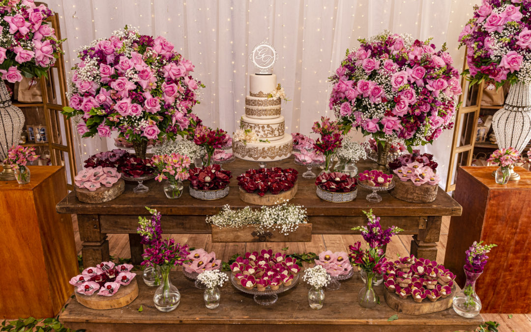 Orquídeas e Lírios para seu Evento
3. Do Rústico ao Moderno: Como Escolher o Painel de Flores Ideal
4. DIY: Crie seu Próprio Painel de Flores Econômico e Lindo
5. Onde Encontrar e Comprar Painéis de Flores para Festas: Guia Completo