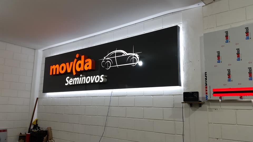 painel de led com monograma para casamento