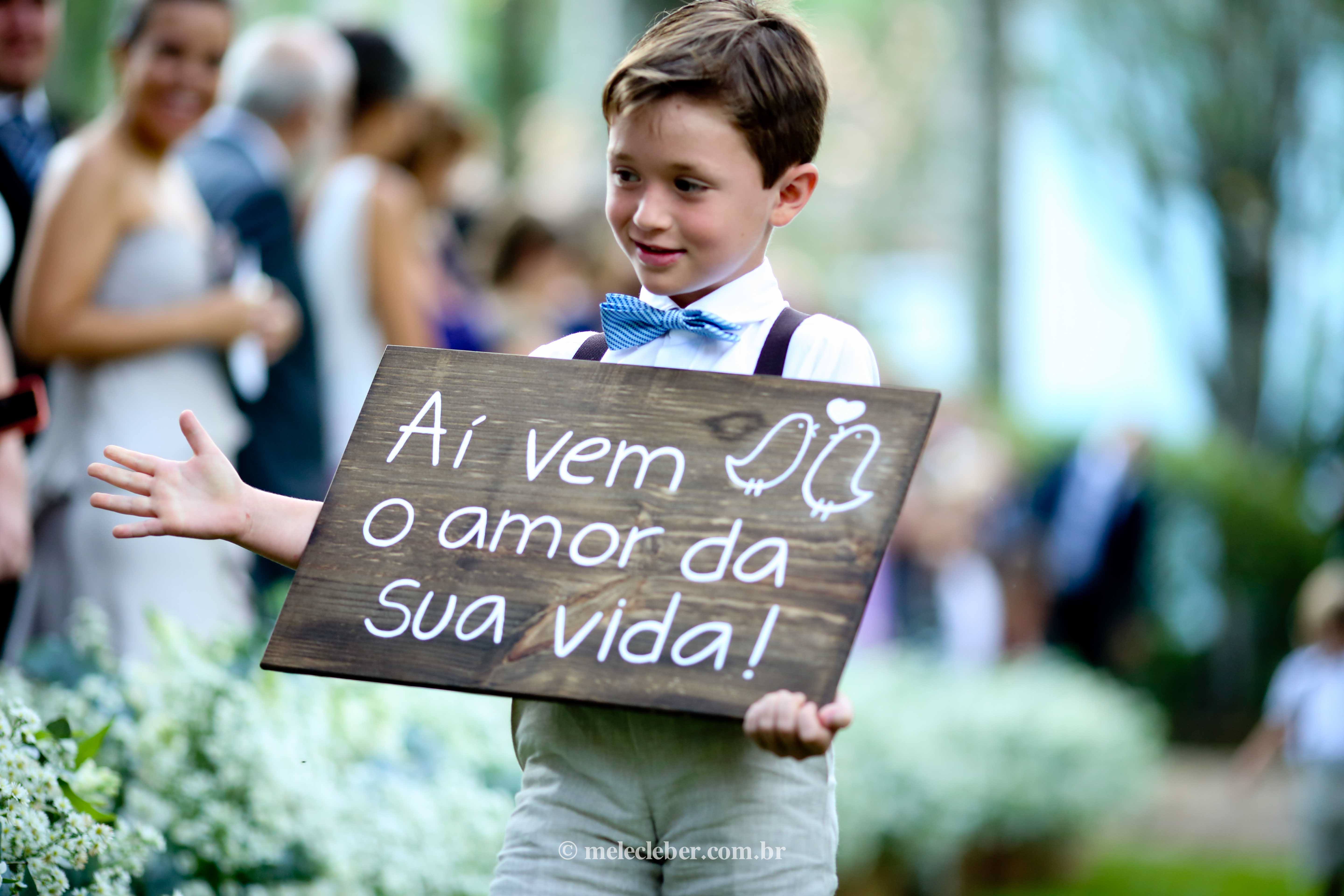 Como escolher o traje ideal para o pajem do seu casamento