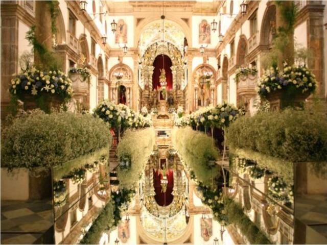 Passarela de plexiglass espelhado