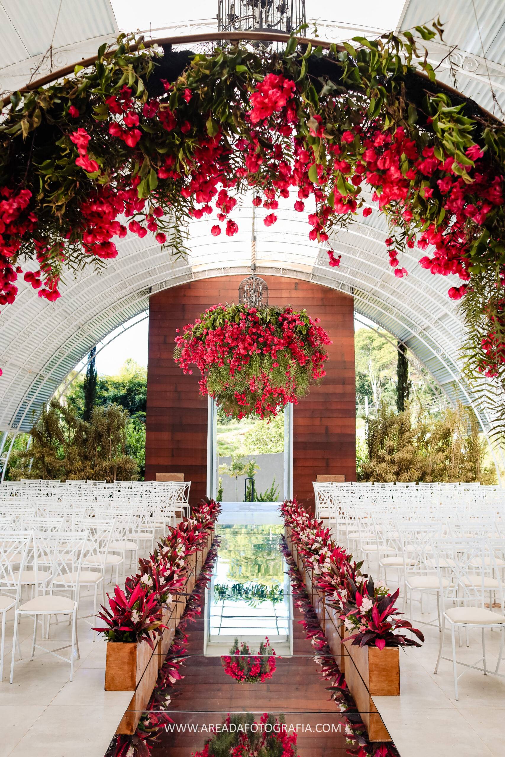 Passarela de vidro espelhado