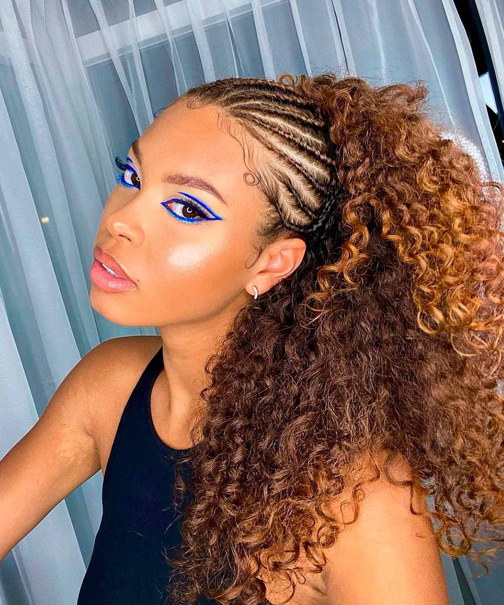 5 Ideias de Penteados para Cabelos Cacheados em Casamentos
5 Penteados Elegantes para Madrinhas com Cabelo Cacheado
Como Finalizar Cabelos Cacheados para Festas
Tendências de Acessórios para Penteados de Casamento
Guia Completo: Penteados para Cabelos Cacheados em Eventos