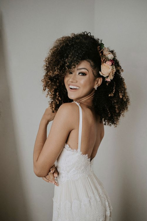 penteado noiva cabelo cacheado com trança
