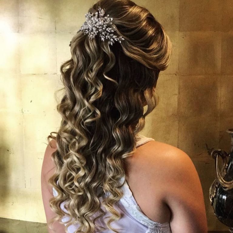 inspiração penteado noiva cabelo cacheado