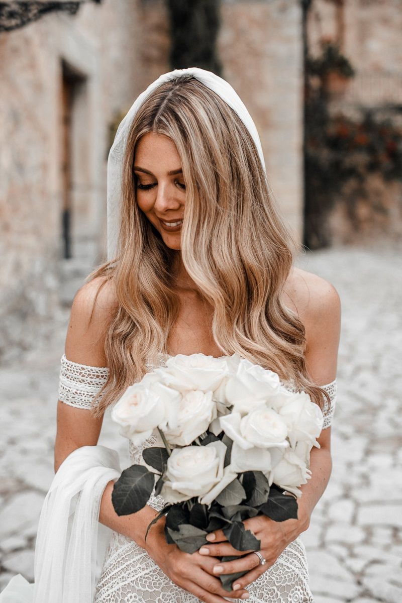 Penteados Boho Chic com Cabelo Solto para Casamentos no Campo