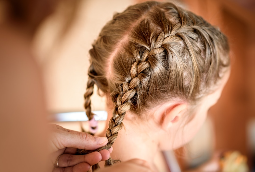 penteado infantil com trança embutida passo a passo