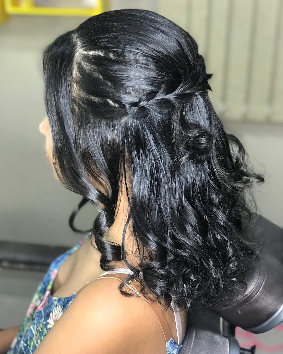 Cores de vestido que a mãe do noivo deve usar: Elegância e sobriedade