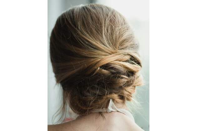 Acessórios essenciais para a mãe do noivo: Clutch e joias