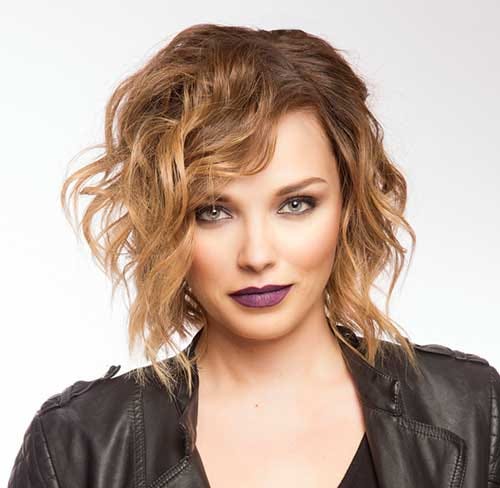 5 ideias de títulos:
1. Penteados Rápidos para Cabelos Curtos e Ondulados: Do Dia a Dia a Eventos Especiais
2. Transforme Seu Cabelo Curto Ondulado: Penteados Incríveis em Minutos
3. O Guia Definitivo de Penteados para Cabelos Curtos e Ondulados
4. Cabelo Curto Ondulado: Penteados que Valorizam Sua Textura Natural
5. Penteados para Cabelos Curtos Ondulados: Inspirações para Todas as Ocasiões