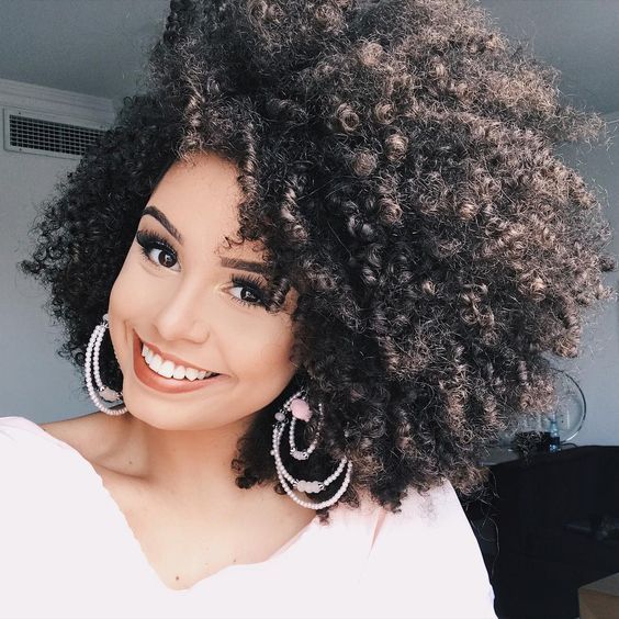 Brincos e Acessórios que Transformam seu Penteado Curto