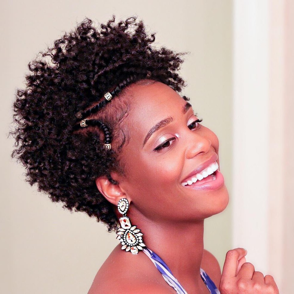 Guia Completo de Acessórios para Cabelos Cacheados Curtos de Madrinha