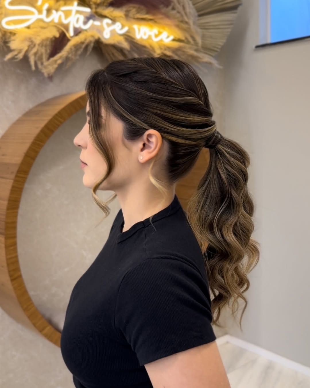 penteado madrinha cabelo cacheado dia