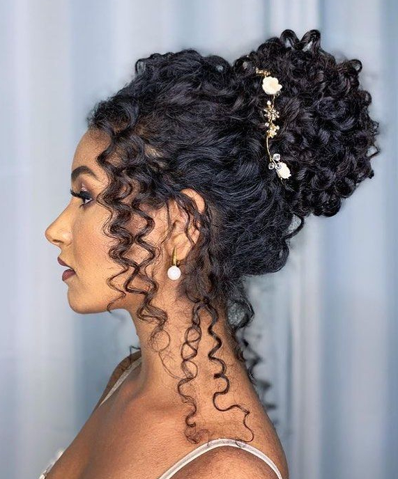 penteado para noiva cabelo cacheado