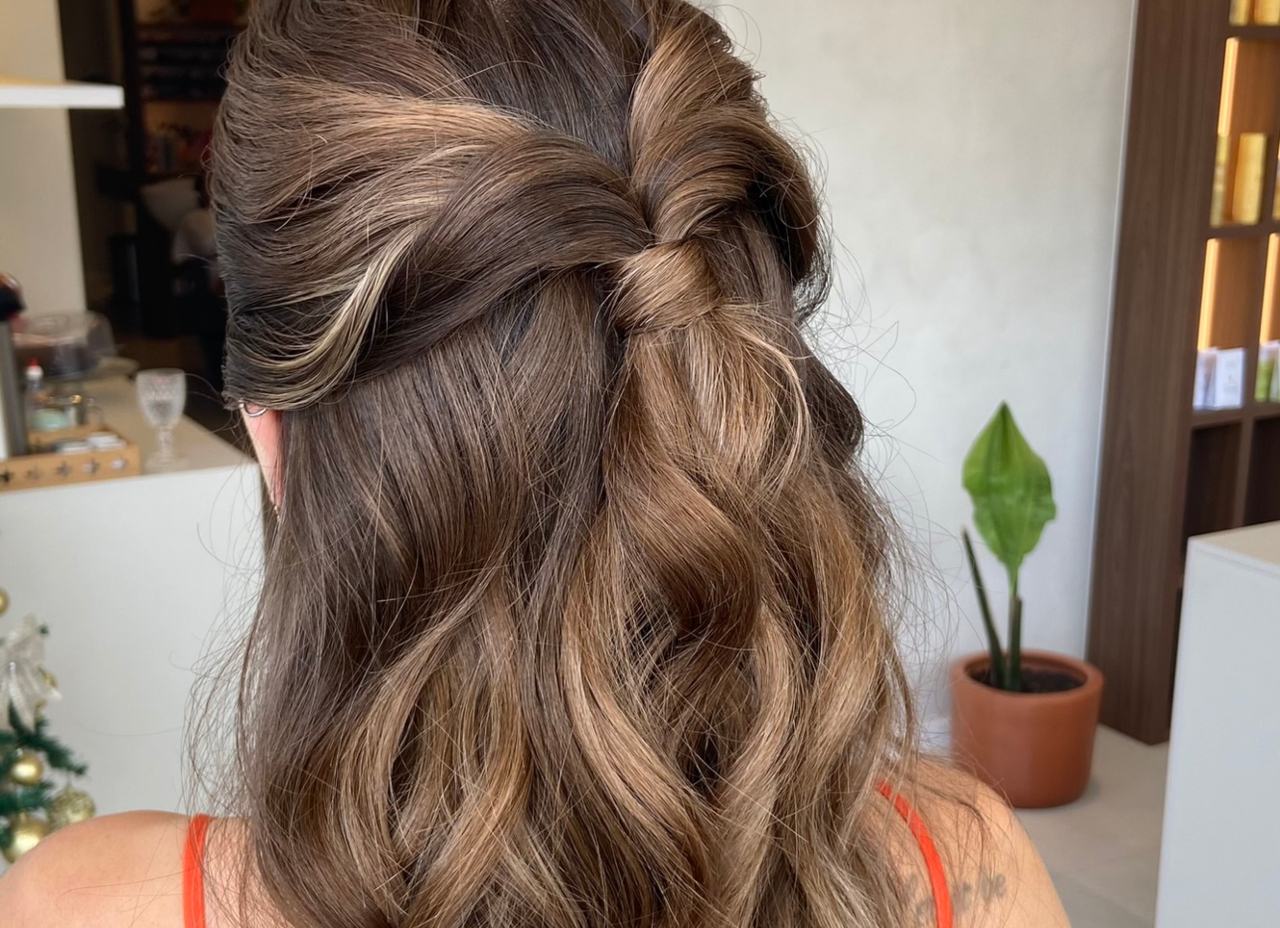 penteado simples para madrinha de casamento
