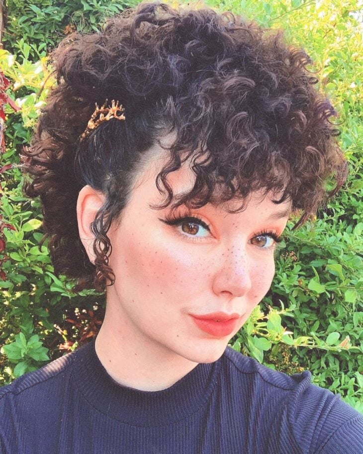 Tutoriais Rápidos de Penteados Semipresos para Cabelos Cacheados