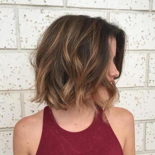 penteados elegantes cabelo curto ondulado