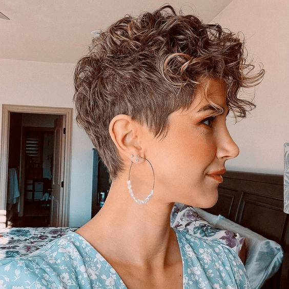 tendências de penteados cabelo curto ondulado 2026