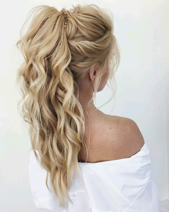 penteados para madrinha cabelo médio com acessório