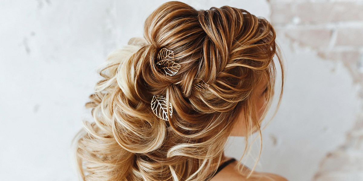 Semi-Preso com Ondas: O Penteado Romântico Perfeito para Casamentos ao Ar Livre