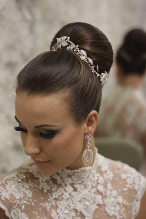 penteado noiva curto com véu curto