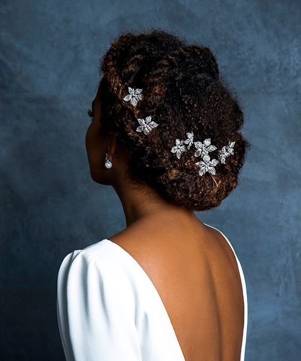 penteados de noiva para cabelo curto com acessórios