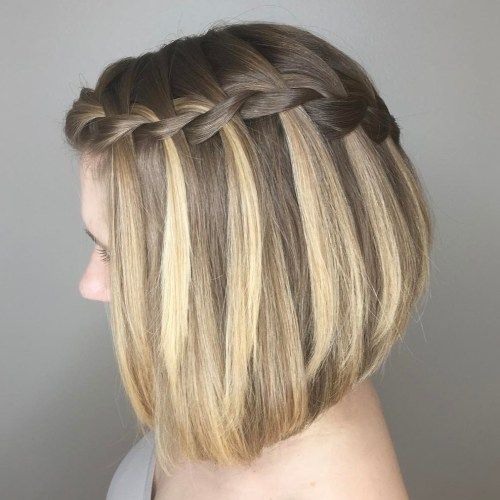 penteados para cabelo curto liso com acessórios