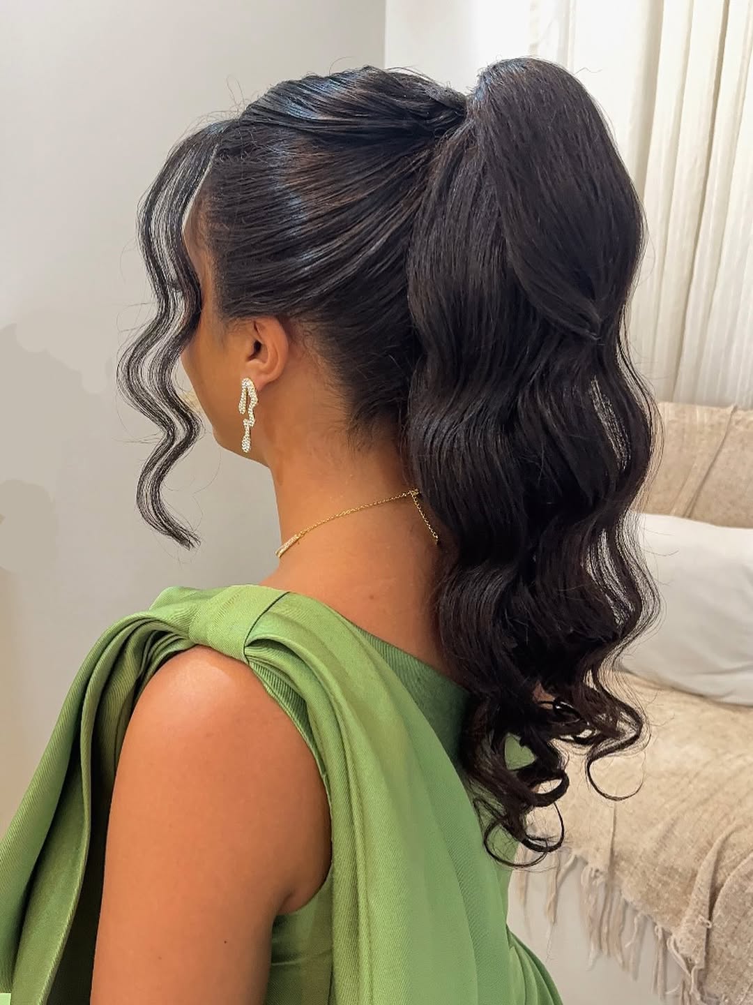 erros comuns ao escolher penteado madrinha cabelo longo