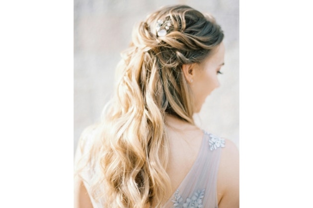 penteado mãe da noiva cabelo curto com franja